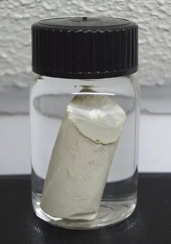 white phosphorus in water